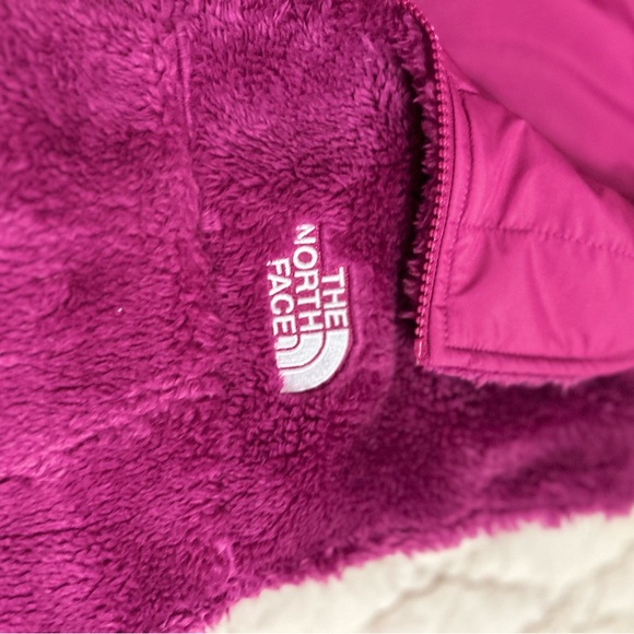 The North Face Magenta Puffer Vest reversible - Picture 6 of 11